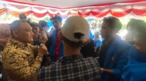 Aksi Mahasiswa dan Petani DPRD Sulteng