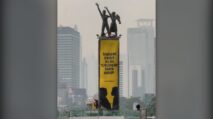 Aksi Greenpeace Bundaran HI